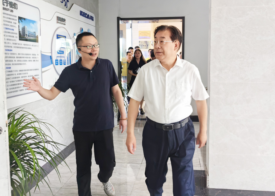 馬鞍山市委書記袁方及市長(zhǎng)葛斌分別蒞臨安徽科達(dá)新材料、安徽科達(dá)機(jī)電考察調(diào)研